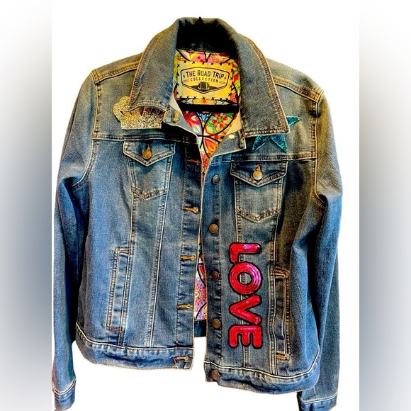 Women's Denim Jacket blue color Size medium.Beautiful design inside and outside - Picture 3 of 14